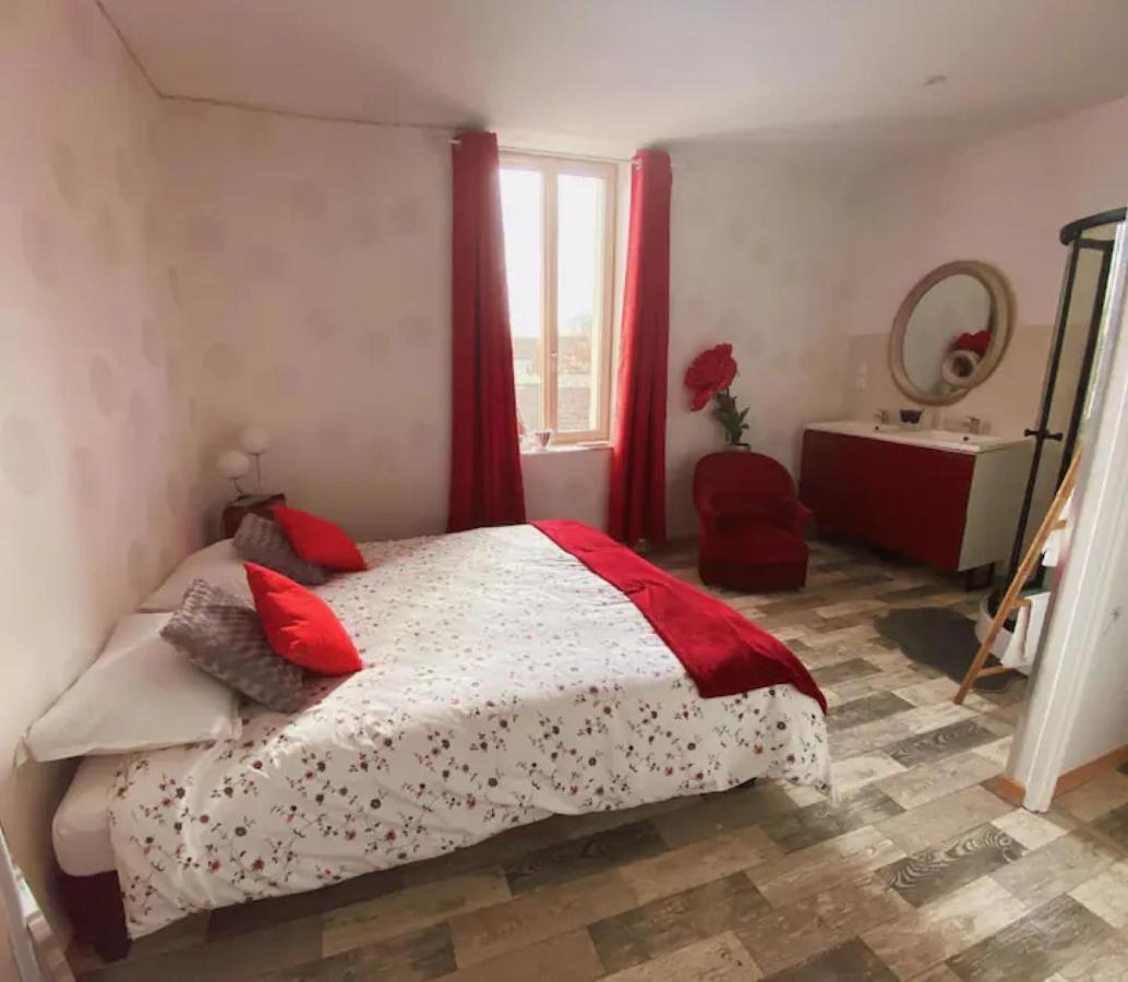 Chambres D'Hote Au Chapeau Claque Cabaret 구그넌 외부 사진